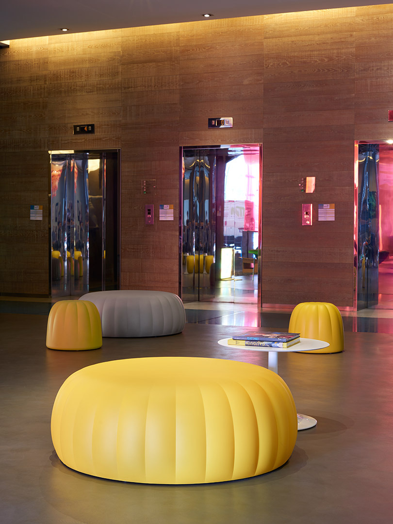 Pouf Gelée en polyuréthane soft par Roberto Paoli x SLIDE Studio Pouf Gelée en polyuréthane soft par Roberto Paoli x SLIDE Studio