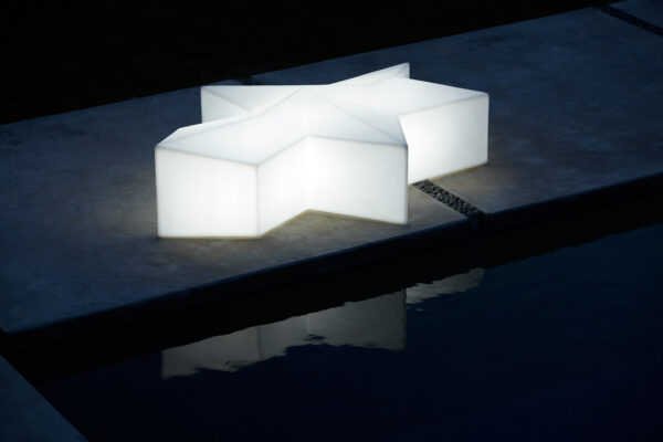Assise lumineuse Glacé en polyéthylène par Alessandro Mendini x SLIDE Studio