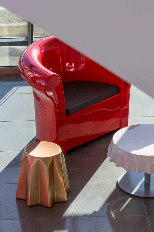 Fauteuil Kalla en polyéthylène par Gianni Arnaudo x SLIDE Studio