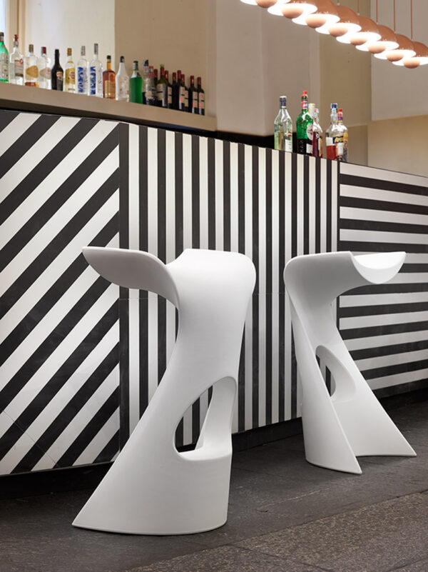 Tabouret Koncord en polyéthylène par Karim Rashid x SLIDE Studio