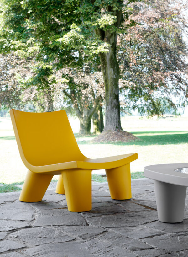 Fauteuil Low Lita en polyéthylène par Paola Navone x SLIDE Studio