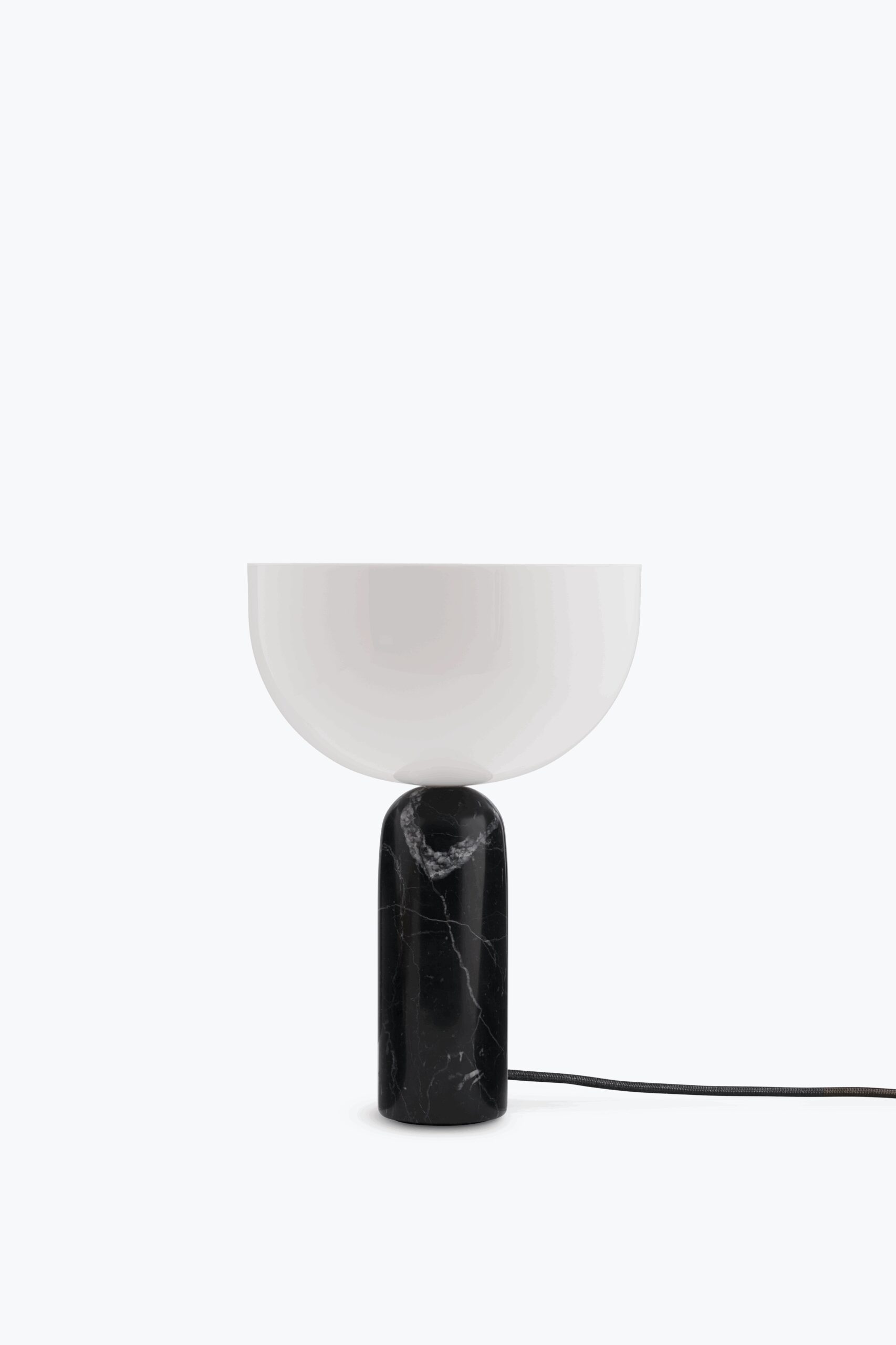 Lampe a poser Kizu en marbre par Lars Tornøe x New Works Lampe a poser Kizu en marbre par Lars Tornøe x New Works