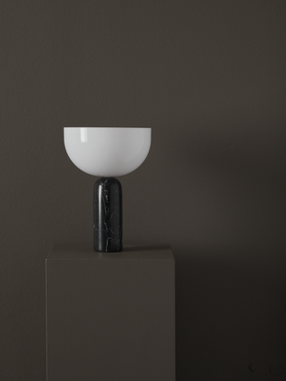 Lampe a poser Kizu en marbre par Lars Tornøe x New Works Lampe a poser Kizu en marbre par Lars Tornøe x New Works
