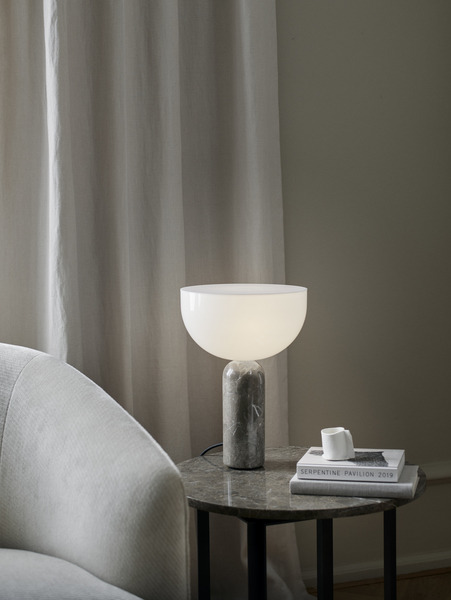 Lampe a poser Kizu en marbre par Lars Tornøe x New Works Lampe a poser Kizu en marbre par Lars Tornøe x New Works
