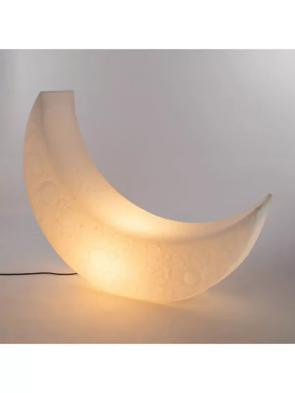 Lampadaire My Moon en forme de lune en polyéthylène par MARCANTONIO x Seletti