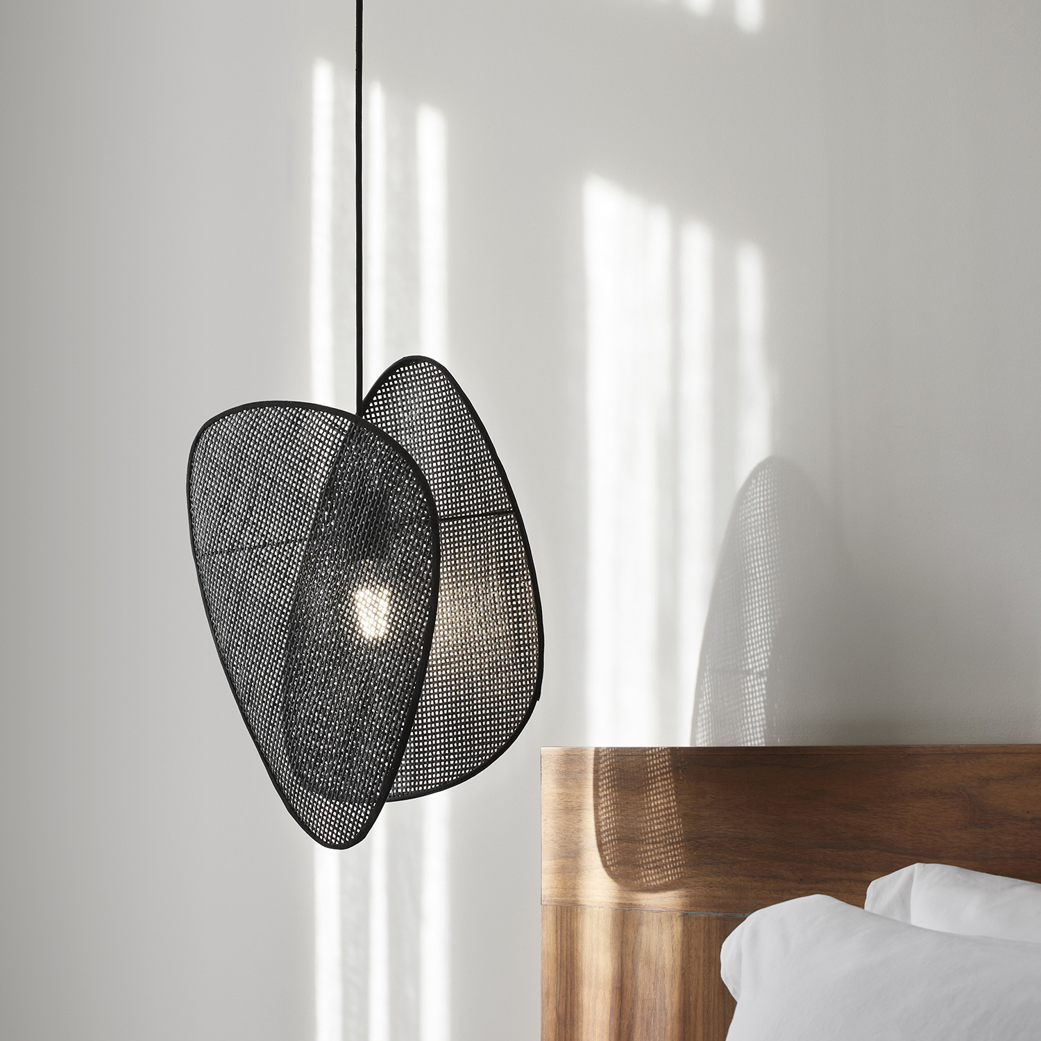 Suspension Screen Cannage noir 2 écrans en cannage par Market Set