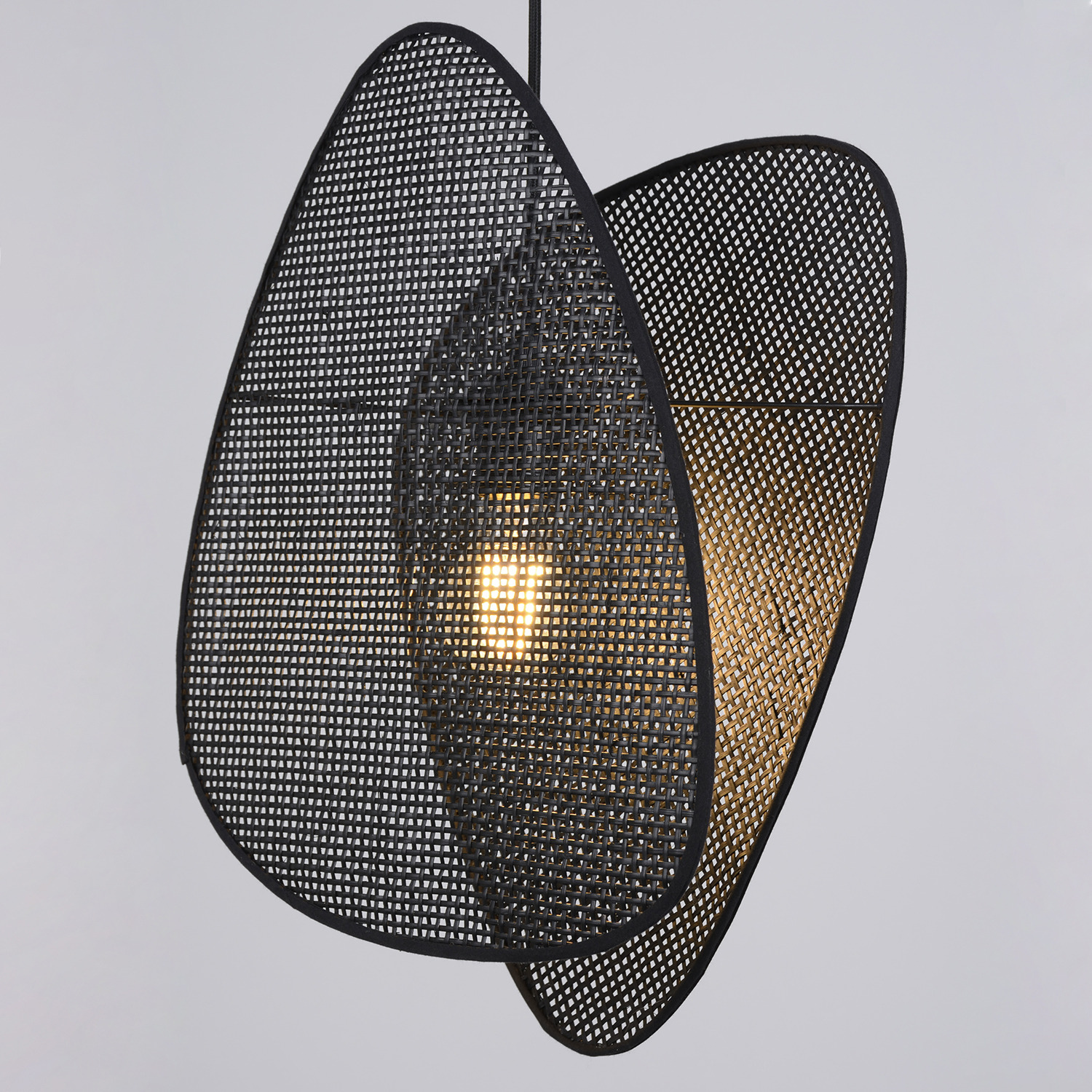 Suspension Screen Cannage noir 2 écrans en cannage par Market Set Suspension Screen Cannage noir 2 écrans en cannage par Market Set