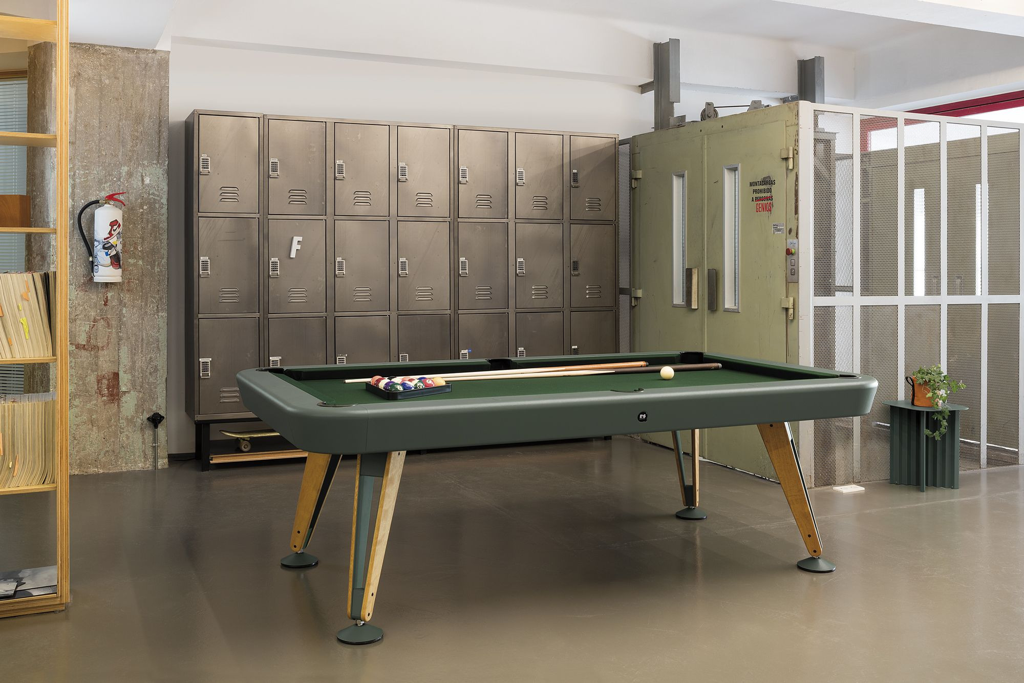 Table de billard intérieur Diagonal 8th American par Yonoh x RS Barcelona Table de billard intérieur Diagonal 8th American par Yonoh x RS Barcelona