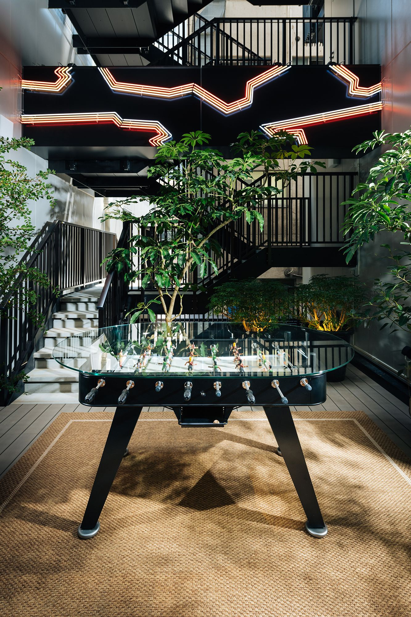 Table Baby foot ovale extérieur RS2 par José André et Rafael Rodriguez x RS Barcelona Table Baby foot ovale extérieur RS2 par José André et Rafael Rodriguez x RS Barcelona