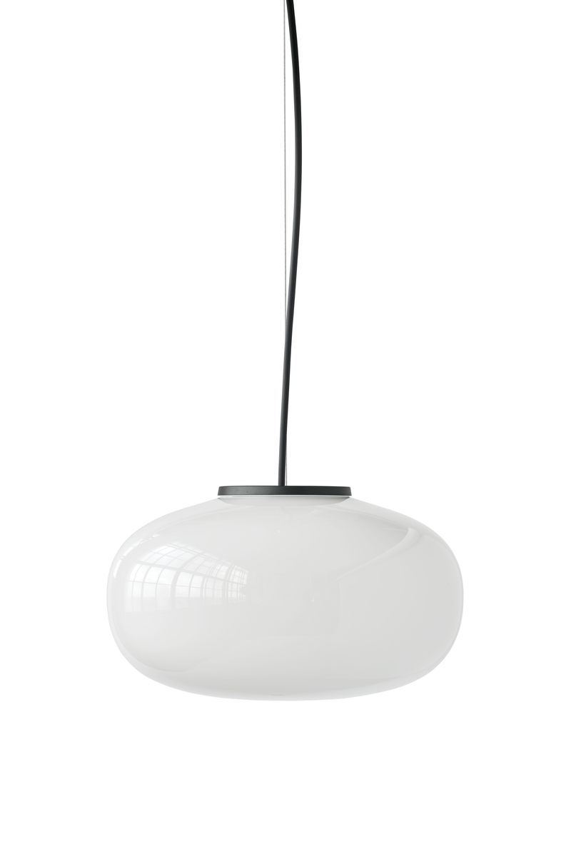 Suspension Karl-Johan en verre par Signe Hytte x New Works Suspension Karl-Johan en verre par Signe Hytte x New Works