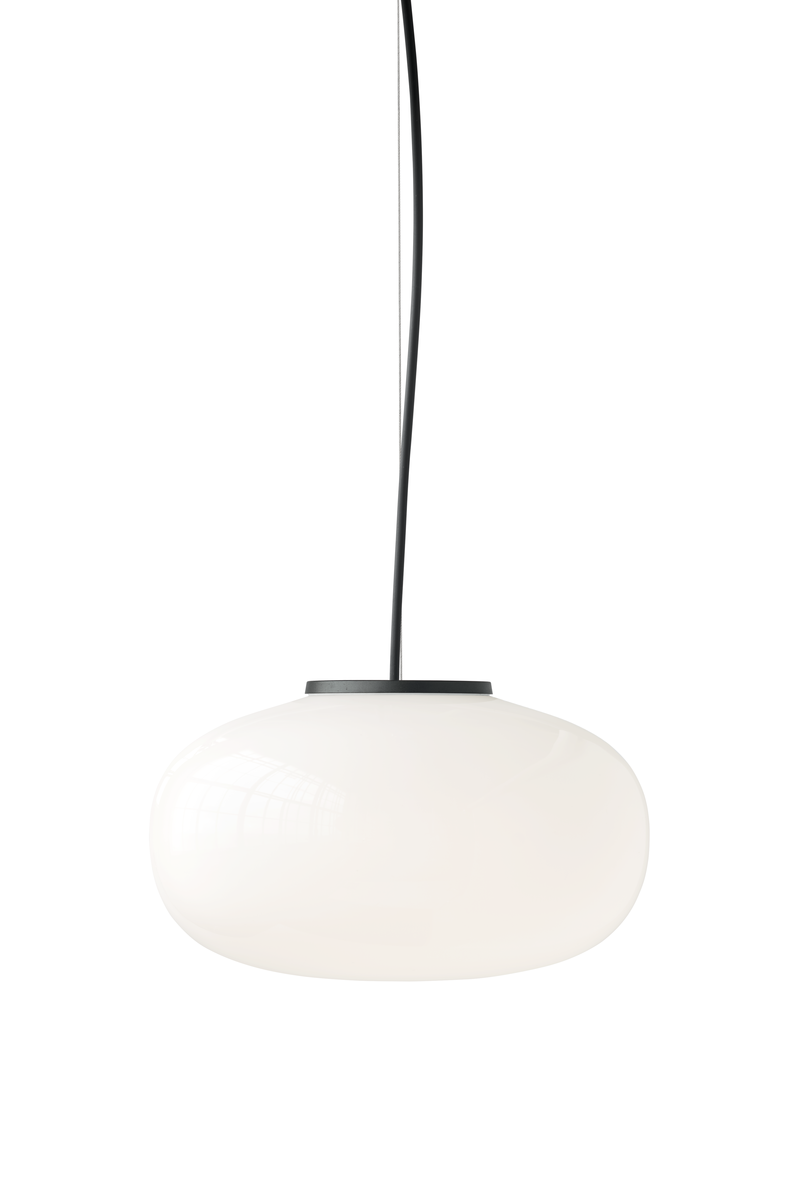 Suspension Karl-Johan en verre par Signe Hytte x New Works Suspension Karl-Johan en verre par Signe Hytte x New Works