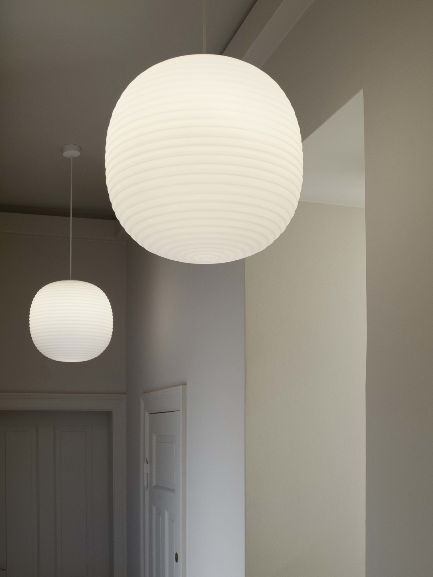 Suspension Lantern en verre par Anderssen & Voll x New Works Suspension Lantern en verre par Anderssen & Voll x New Works