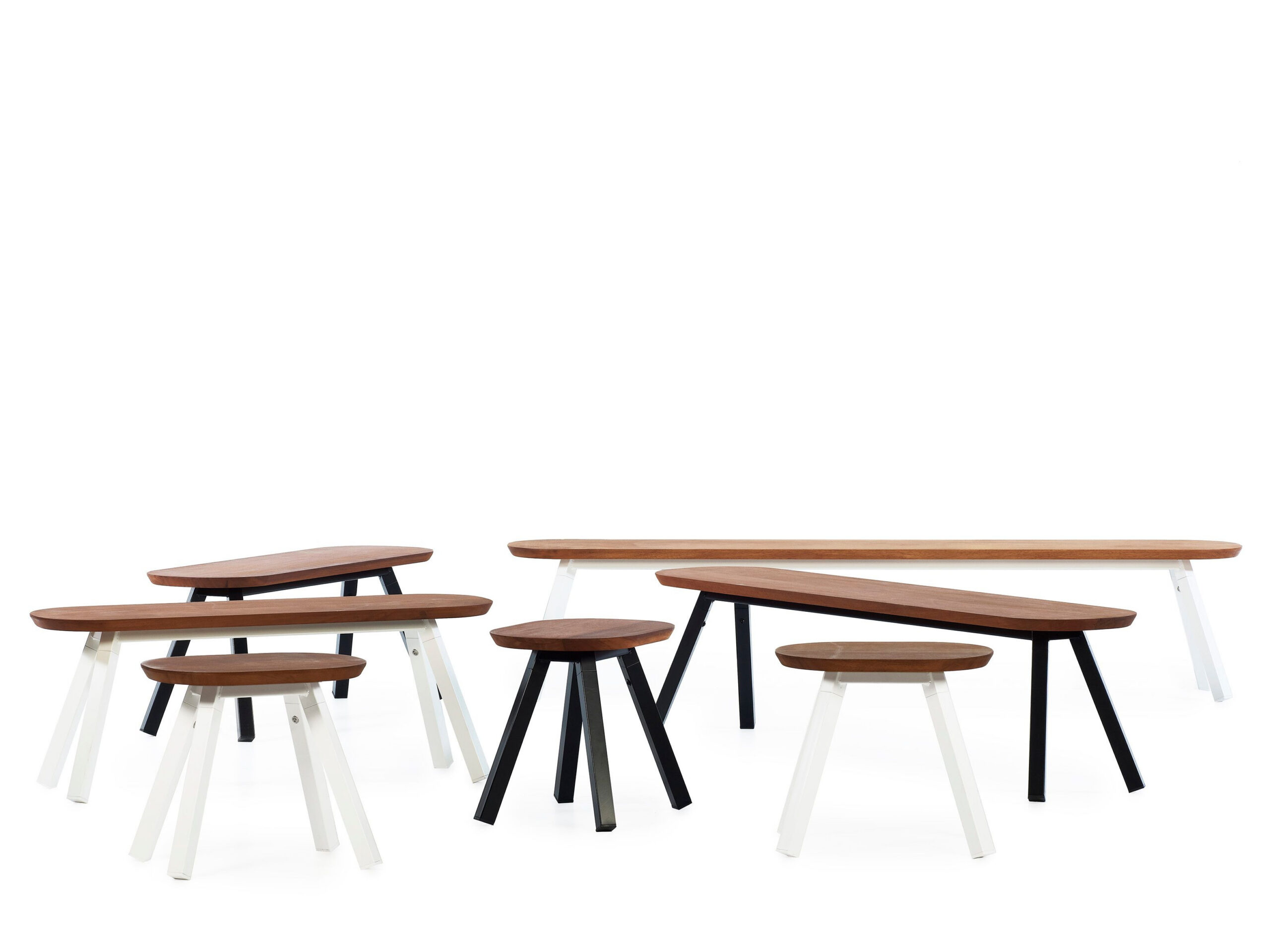 Banc bois d'Iroko You and Me par Stone Designs x RS Barcelona Banc bois d'Iroko You and Me par Stone Designs x RS Barcelona