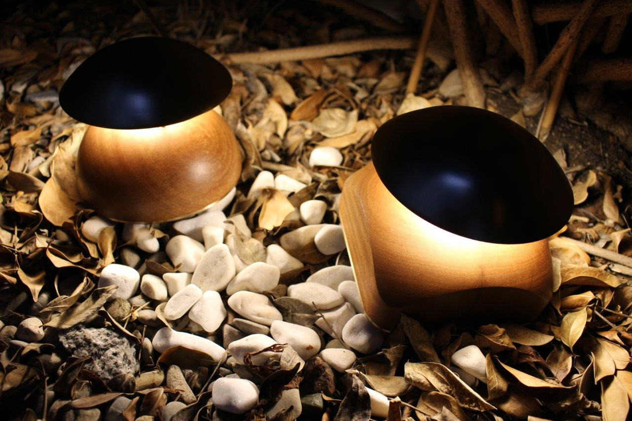 Baladeuse d'extérieur Bell en Bois par Cristian Cubina x Alma Light Baladeuse d'extérieur Bell en Bois par Cristian Cubina x Alma Light