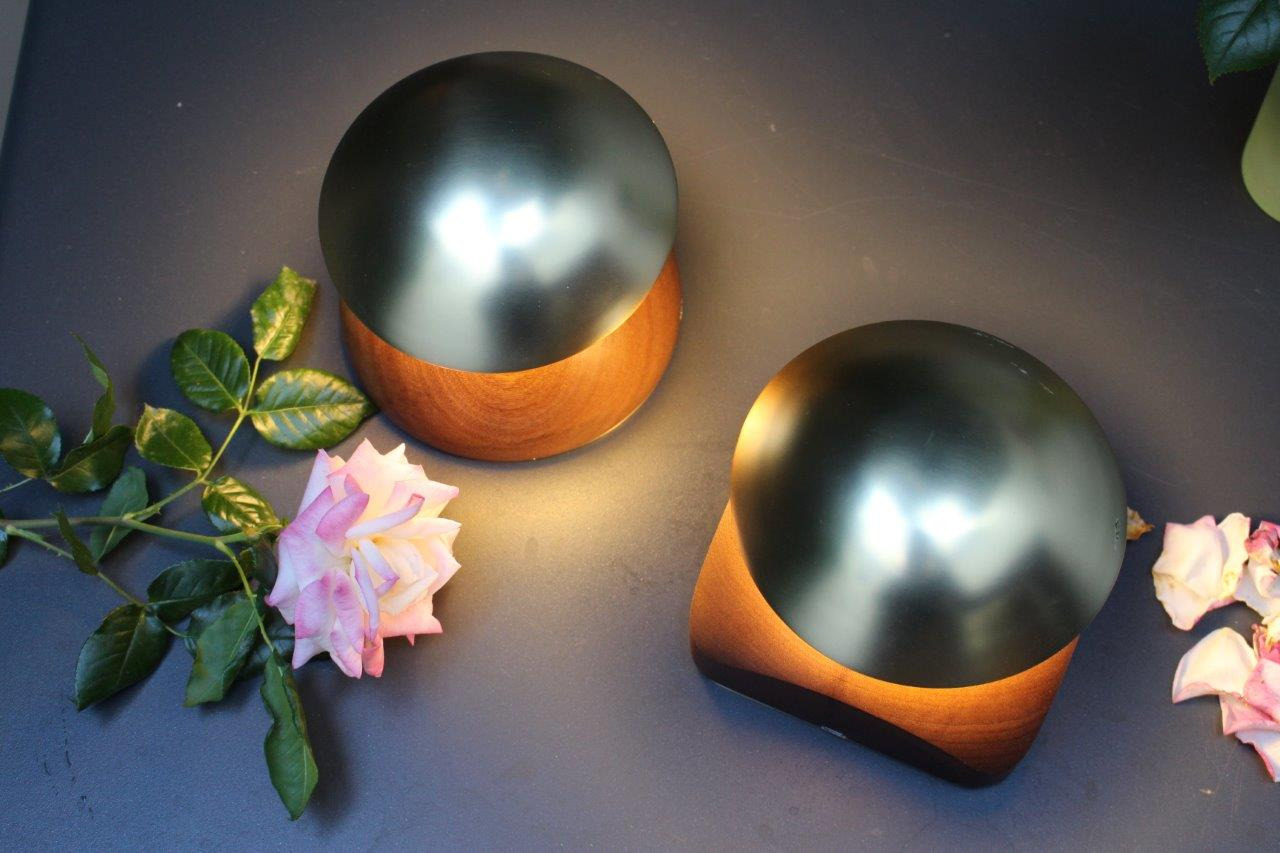 Baladeuse d'extérieur Bell en Bois par Cristian Cubina x Alma Light Baladeuse d'extérieur Bell en Bois par Cristian Cubina x Alma Light