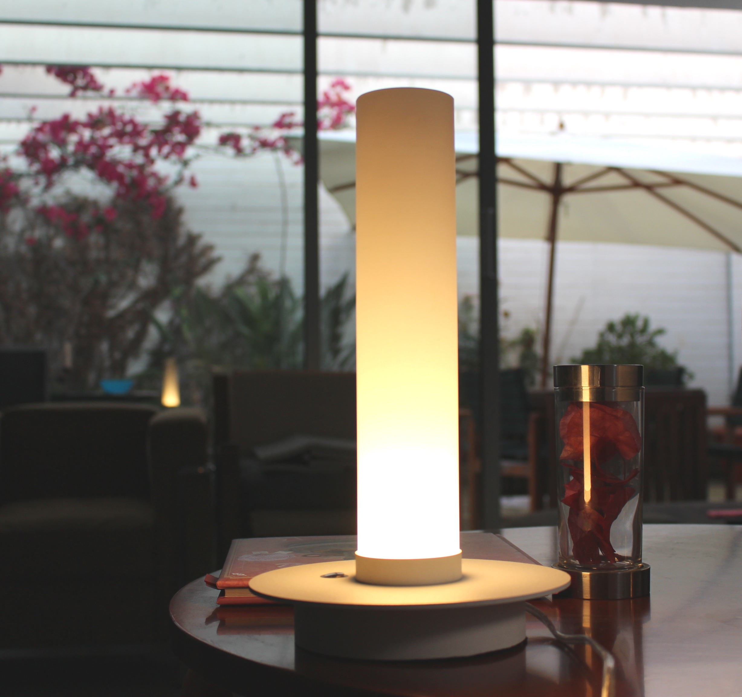 Lampe à poser Candle par Cristian Cubina x Alma Light Lampe à poser Candle par Cristian Cubina x Alma Light