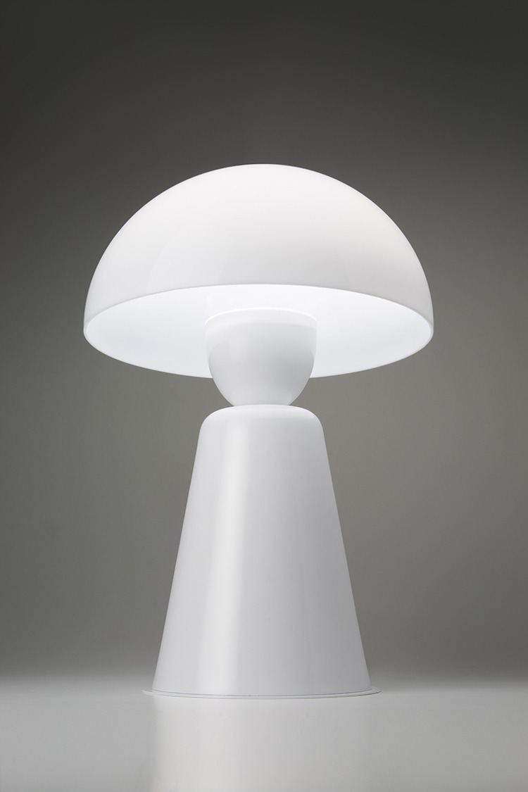 Lampe à poser Star par Cristian Cubina x Alma Light