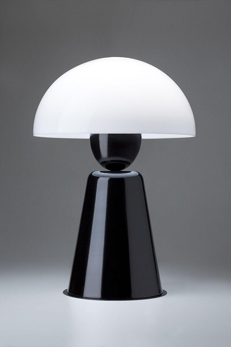 Lampe à poser Star par Cristian Cubina x Alma Light Lampe à poser Star par Cristian Cubina x Alma Light