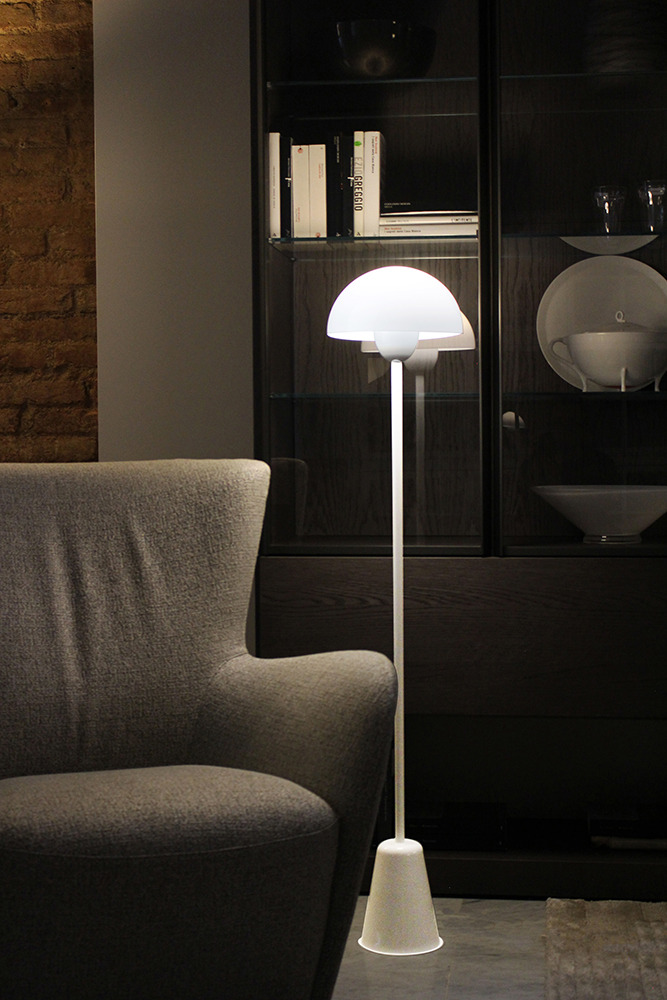 Lampadaire Star par Cristian Cubina x Alma Light Lampadaire Star par Cristian Cubina x Alma Light