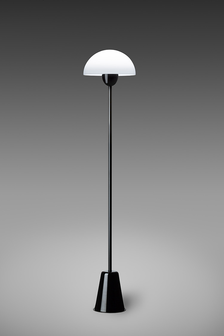 Lampadaire Star par Cristian Cubina x Alma Light Lampadaire Star par Cristian Cubina x Alma Light