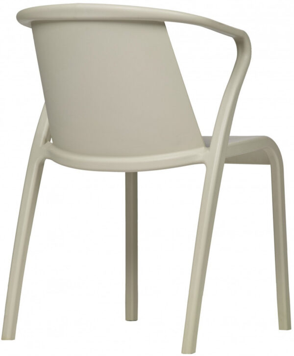 Chaise Fado en polypropylène au design contemporain par Ezpeleta