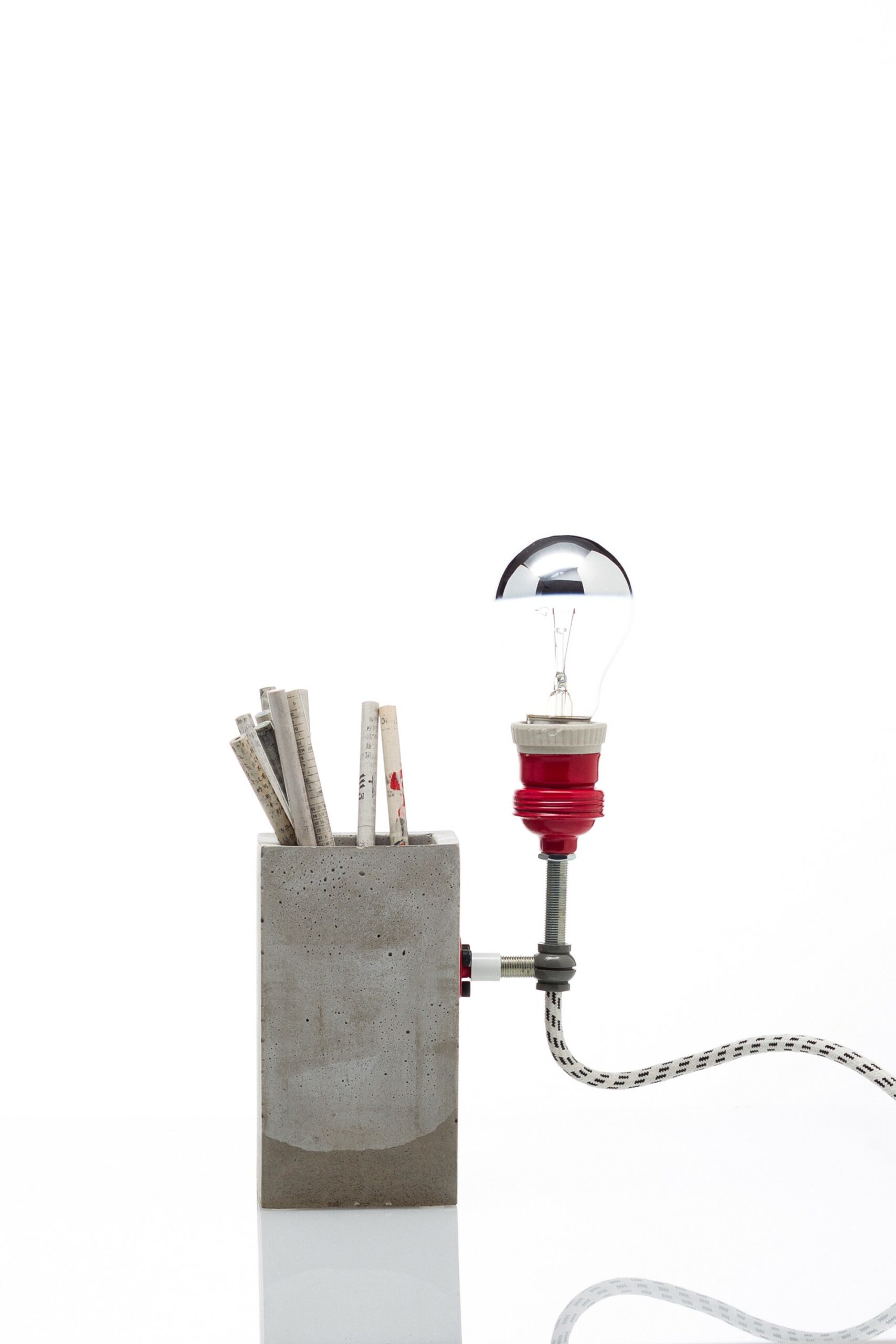 Lampe à poser / Porte-stylos Concrete Big industriel en béton 