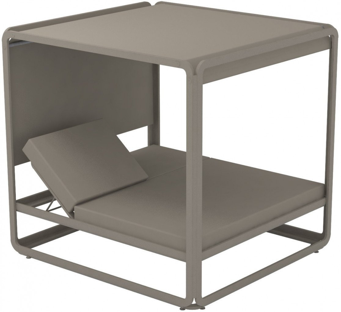 Lit de jardin XL Ibiza en aluminium au design contemporain par Ezpeleta Lit de jardin XL Ibiza en aluminium au design contemporain par Ezpeleta