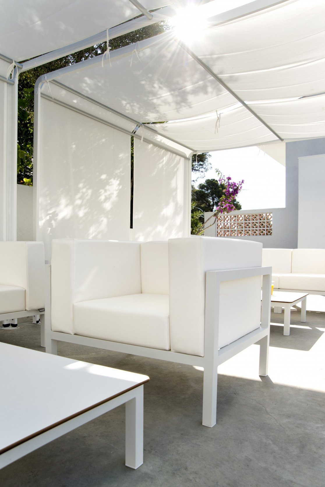 Canapé individuel Marine en aluminium au design contemporain par Ezpeleta Canapé individuel Marine en aluminium au design contemporain par Ezpeleta