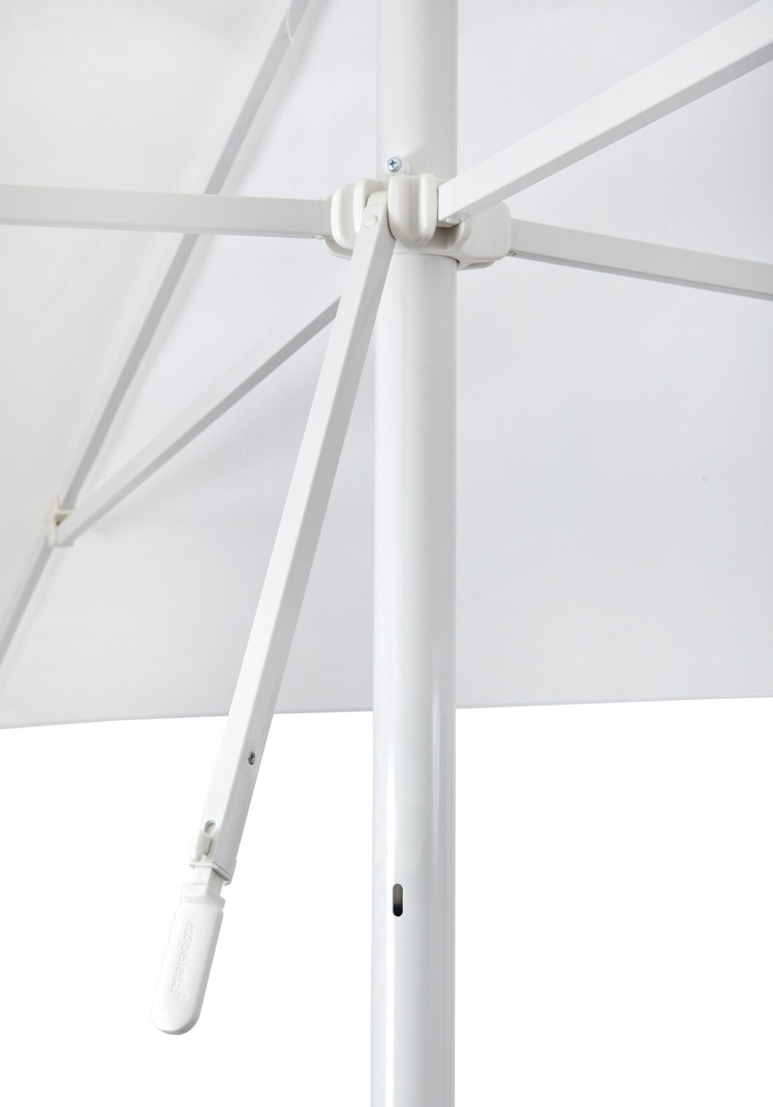 Parasol Eolo en aluminium au design contemporain par Ezpeleta