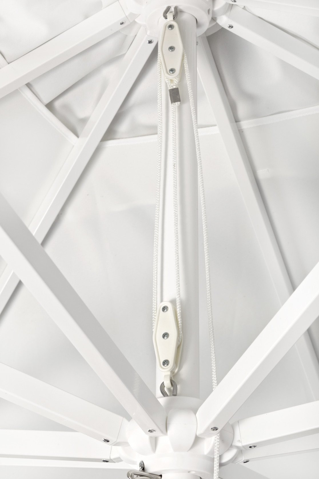 Parasol Formentera en aluminium au design contemporain par Ezpeleta Parasol Formentera en aluminium au design contemporain par Ezpeleta