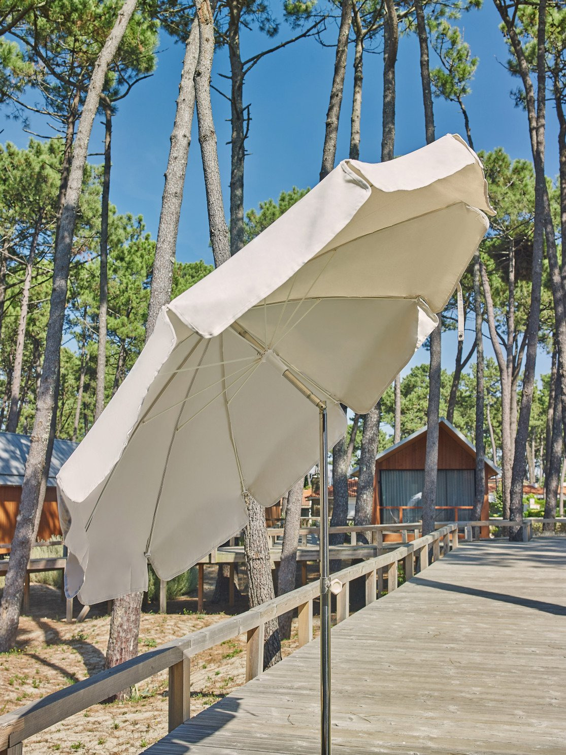 Parasol Tenerife en inox au design contemporain par Ezpeleta Parasol Tenerife en inox au design contemporain par Ezpeleta