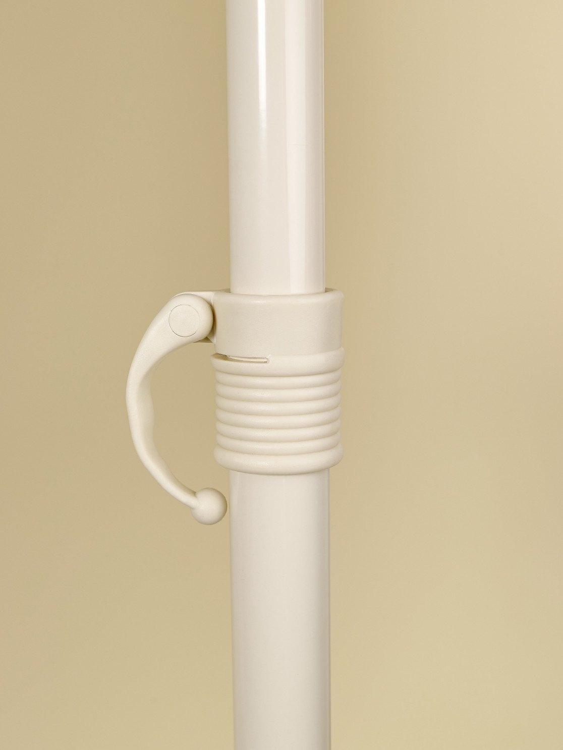 Parasol Toscana en aluminium au design contemporain par Ezpeleta Parasol Toscana en aluminium au design contemporain par Ezpeleta