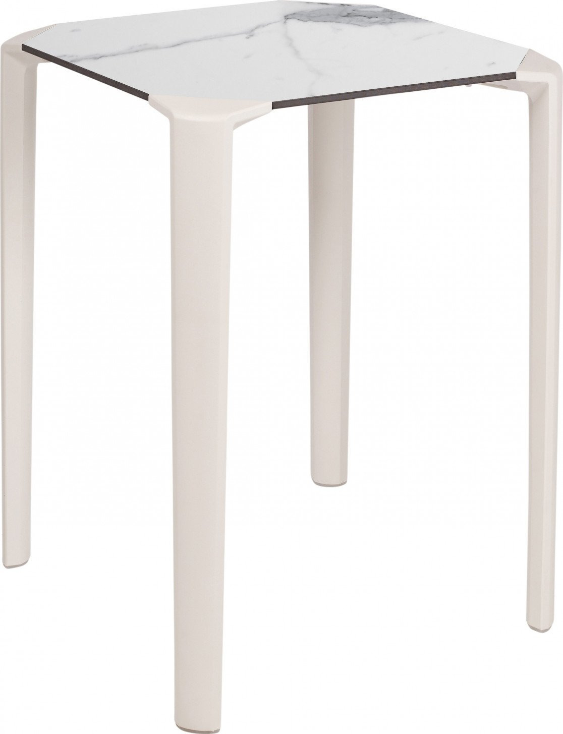 Table One square en polypropylène au design contemporain par Ezpeleta Table One square en polypropylène au design contemporain par Ezpeleta