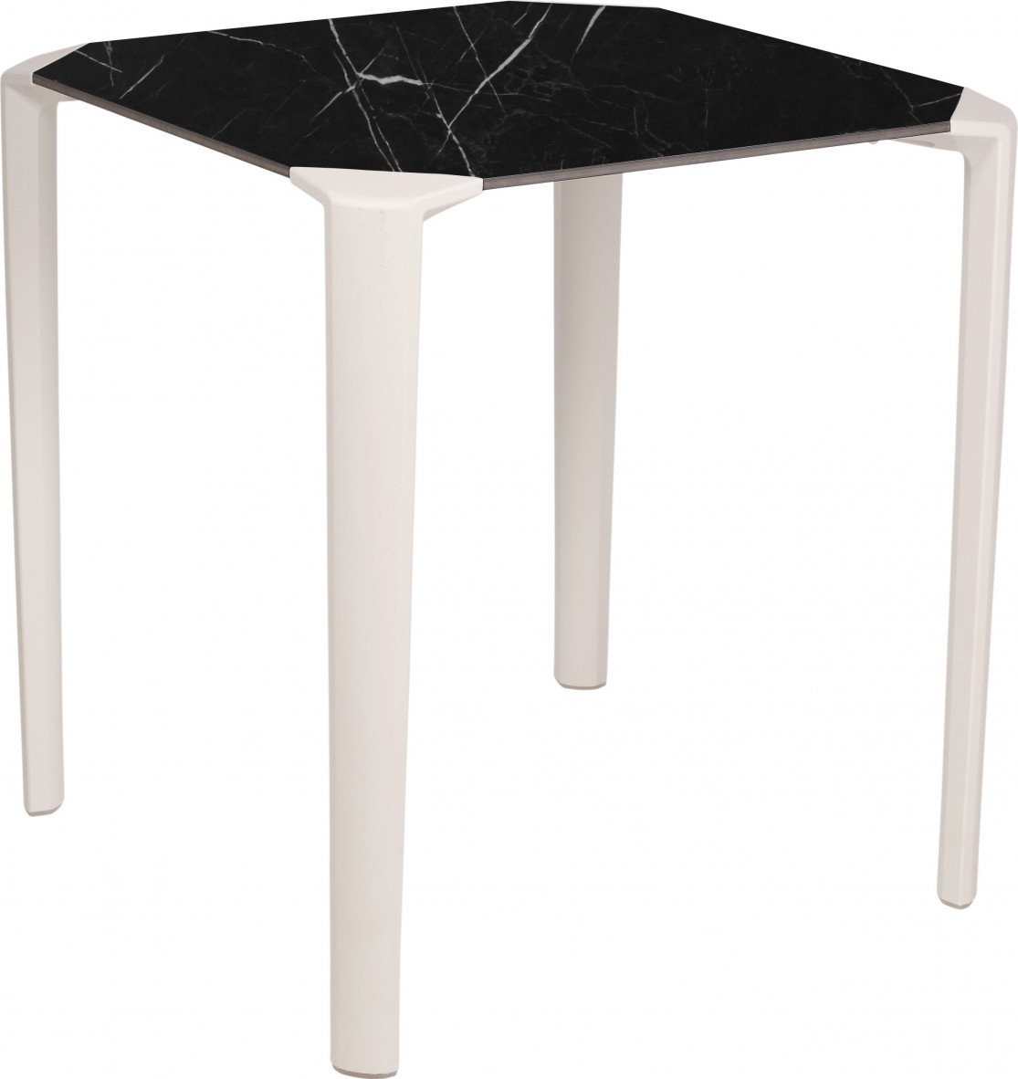 Table One square en polypropylène au design contemporain par Ezpeleta Table One square en polypropylène au design contemporain par Ezpeleta