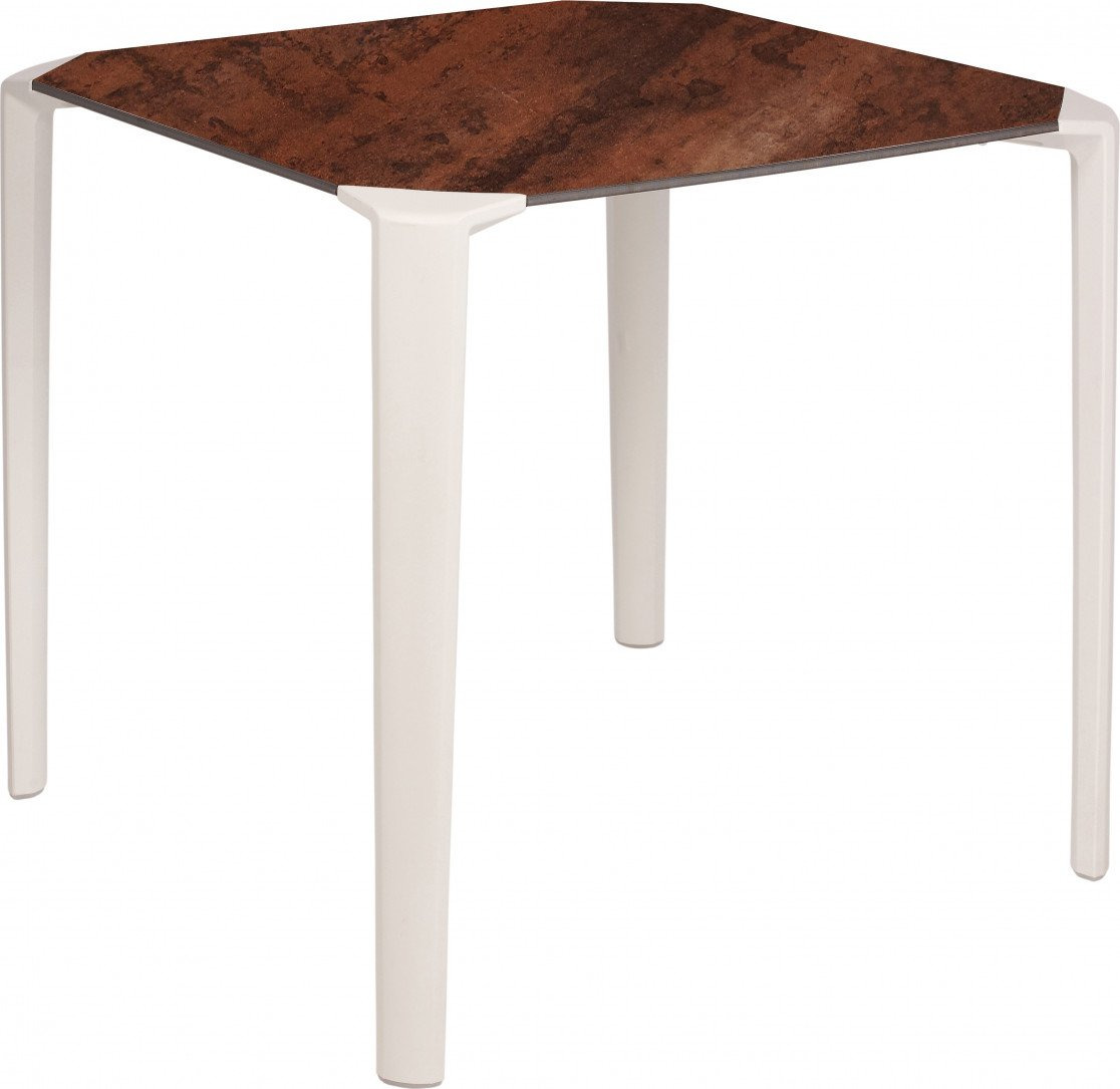 Table One square en polypropylène au design contemporain par Ezpeleta Table One square en polypropylène au design contemporain par Ezpeleta