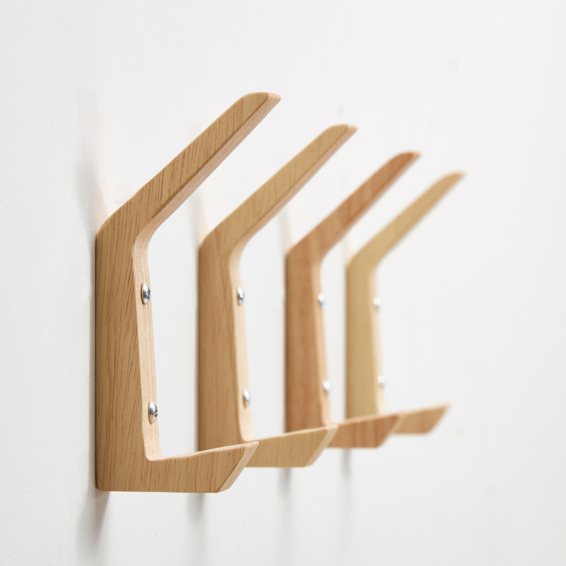 Patère murale Woody 5 au design naturel en bois naturel