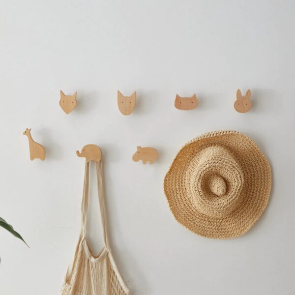 Patère murale Jungle au design naturel en bois naturel pour une chambre d'enfant