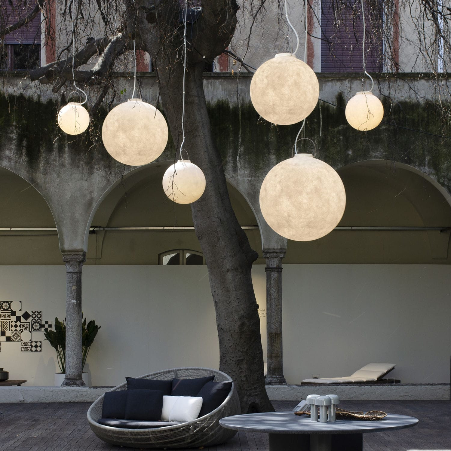 Suspension Luna Out pour l'extérieur au design original et moderne en Nebulite par Inesartdesign Suspension Luna Out pour l'extérieur au design original et moderne en Nebulite par Inesartdesign