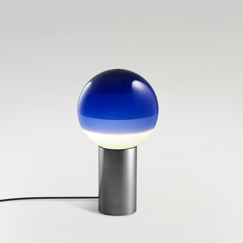 Lampe à poser Dipping Light LED en graphite par Jordi Canudas - Marset Lampe à poser Dipping Light LED en graphite par Jordi Canudas - Marset