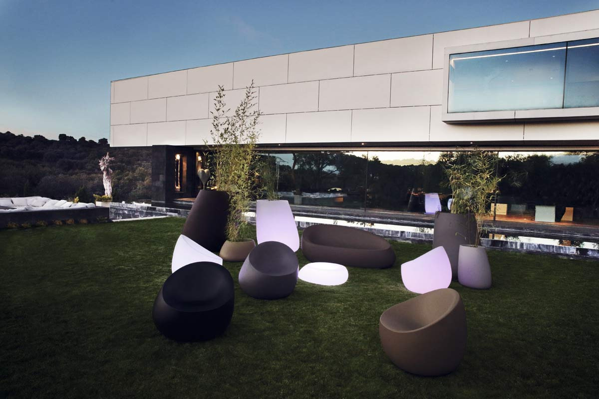 Fauteuil Stone en polyéthylène au design contemporain par Stefano Giovannoni & Elisa Gargan x Vondom Fauteuil Stone en polyéthylène au design contemporain par Stefano Giovannoni & Elisa Gargan x Vondom