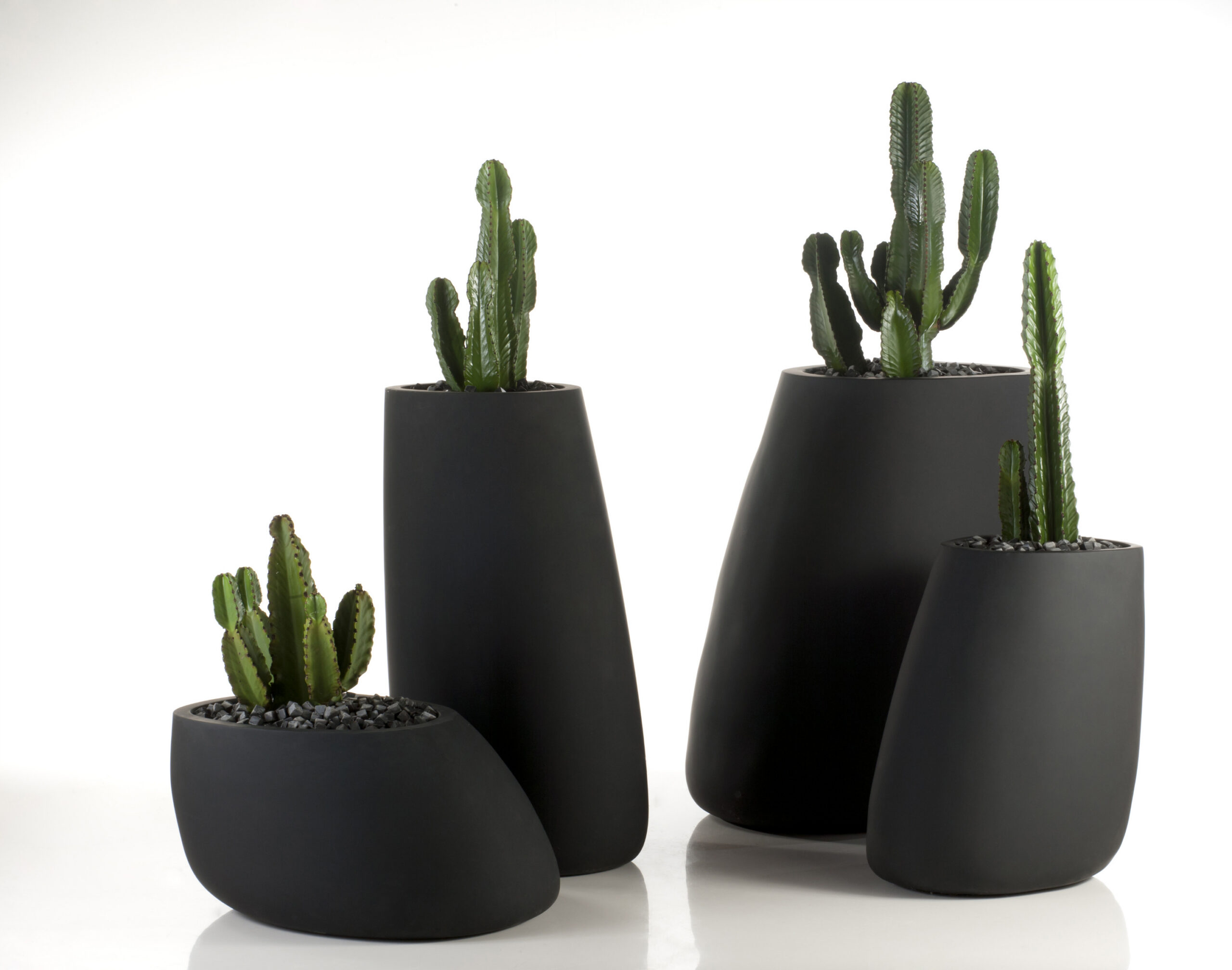 Pots Stone en polyéthylène au design contemporain par Stefano Giovannoni & Elisa Gargan x Vondom Pots Stone en polyéthylène au design contemporain par Stefano Giovannoni & Elisa Gargan x Vondom