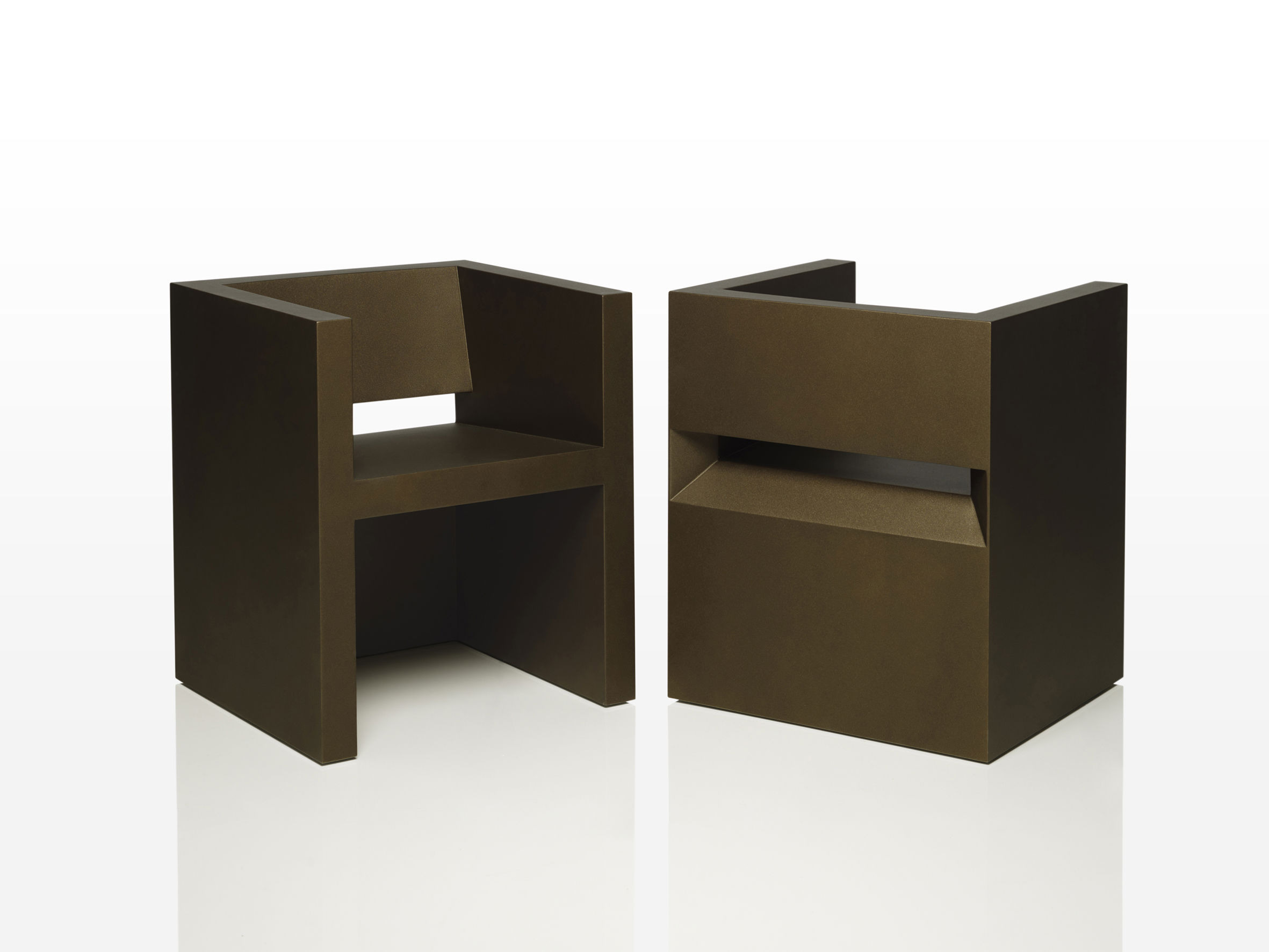 Fauteuil Vela en polyéthylène au design contemporain par Ramon Esteve x Vondom Fauteuil Vela en polyéthylène au design contemporain par Ramon Esteve x Vondom