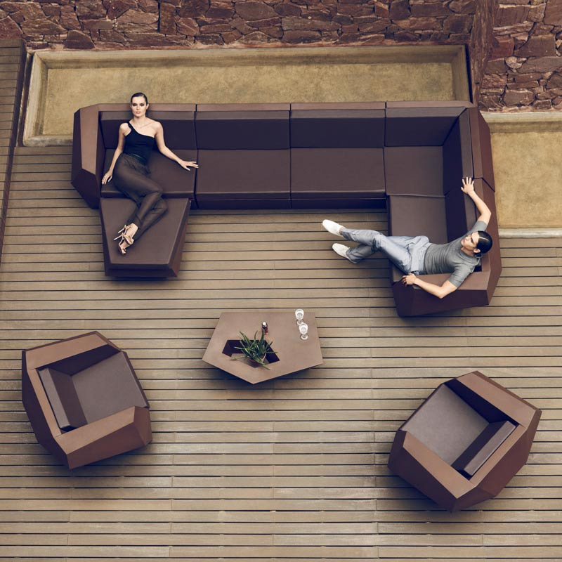 Table basse Faz en polyéthylène au design contemporain par Ramon Esteve x Vondom Table basse Faz en polyéthylène au design contemporain par Ramon Esteve x Vondom