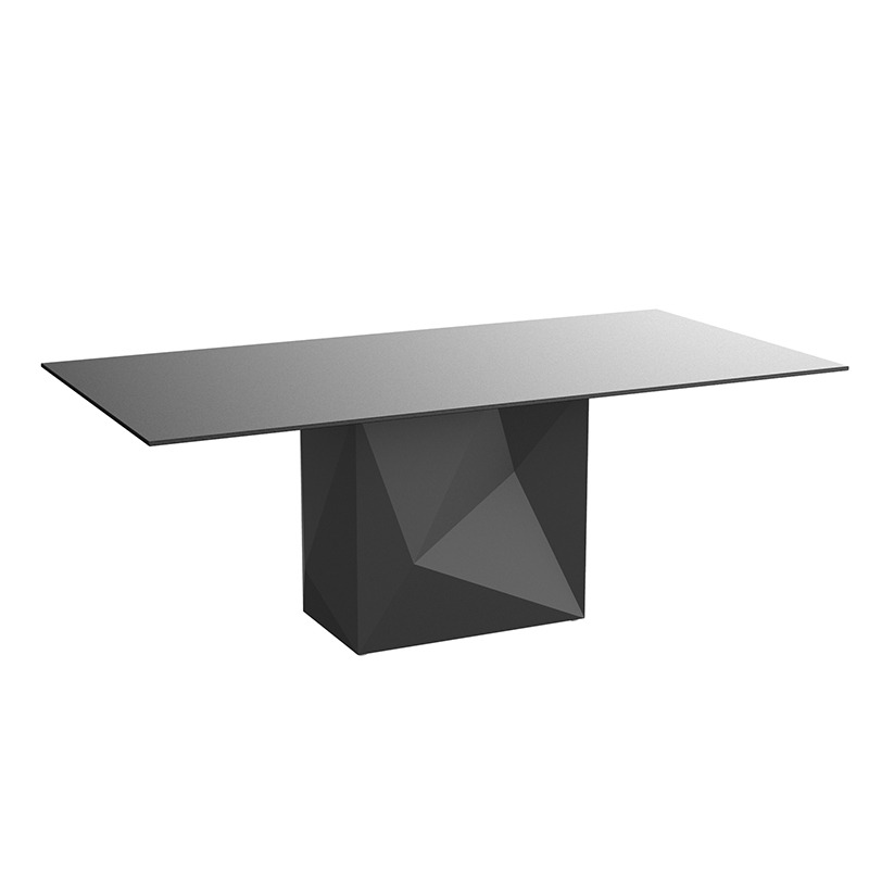 Table Faz en polyéthylène au design contemporain par Ramon Esteve x Vondom