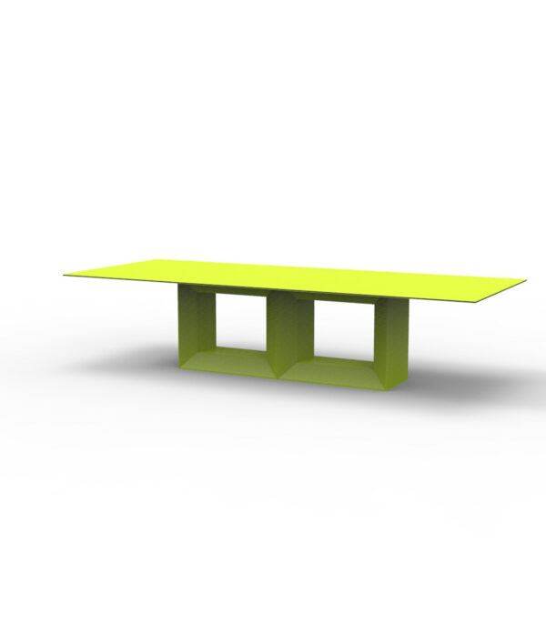 Table Vela en polyéthylène au design contemporain par Ramon Esteve x Vondom