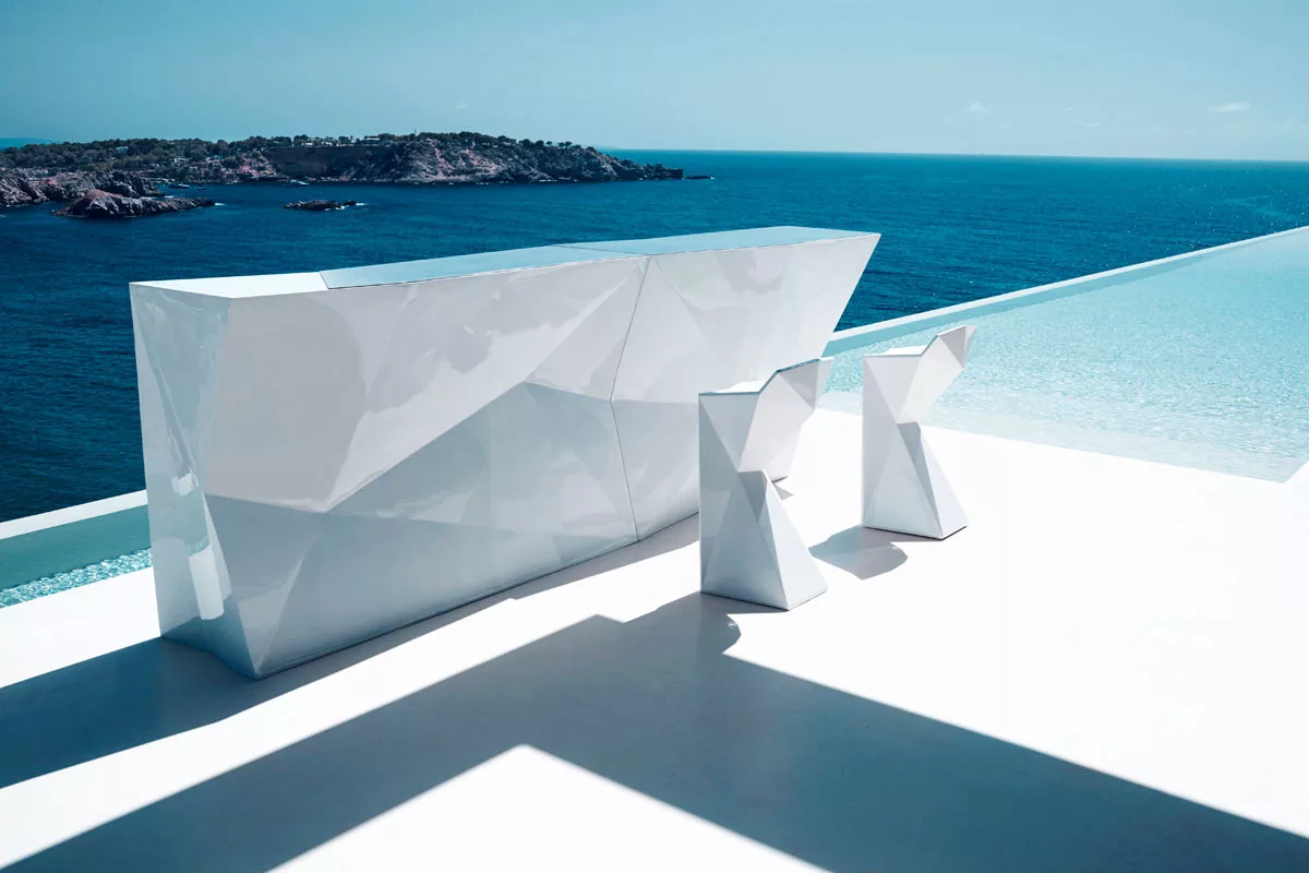 Bar latéral Faz en polyéthylène au design contemporain par Ramon Esteve x Vondom