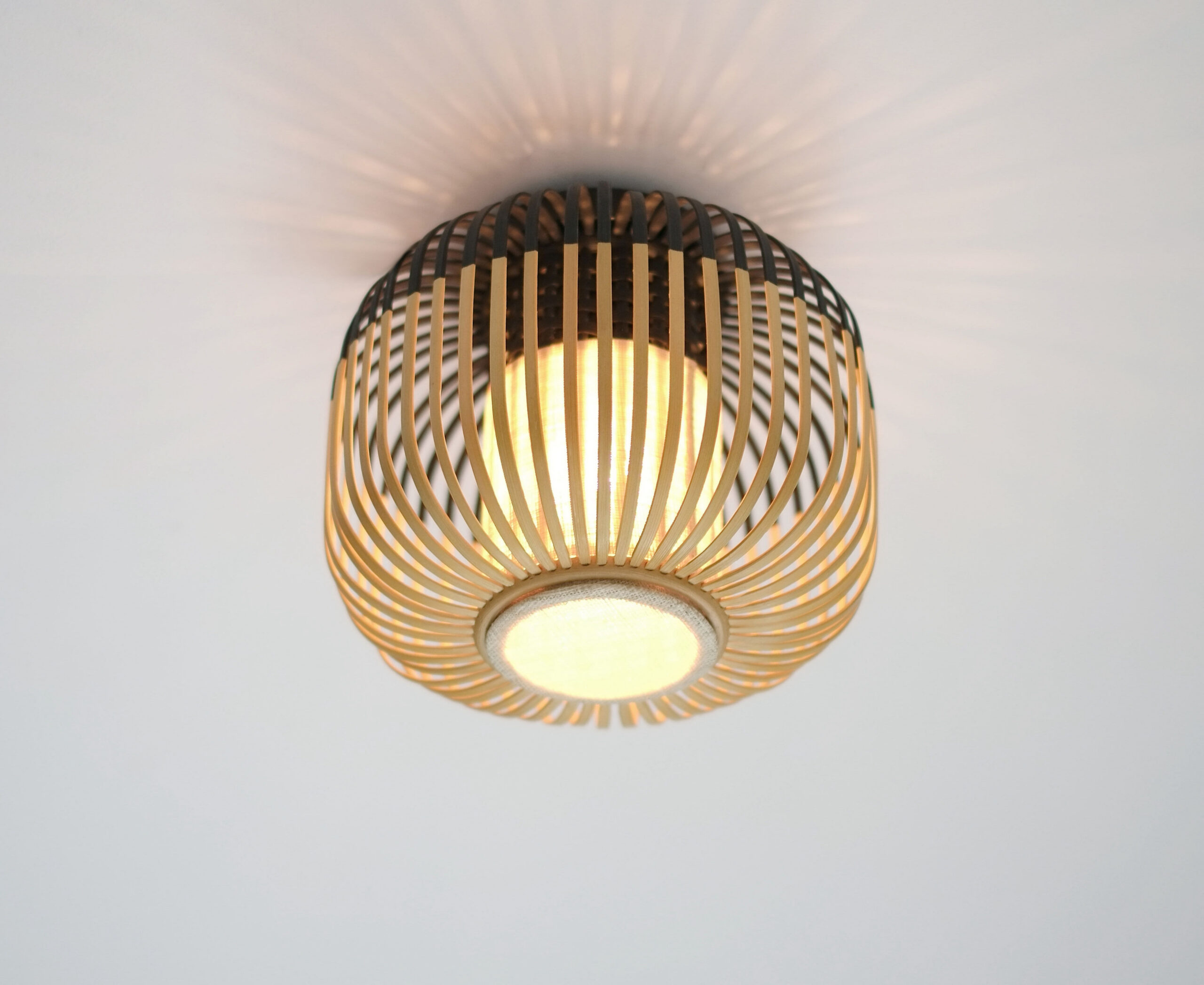 Plafonnier Bamboo en bambou au design naturel par Arik Levy x Forestier Plafonnier Bamboo en bambou au design naturel par Arik Levy x Forestier