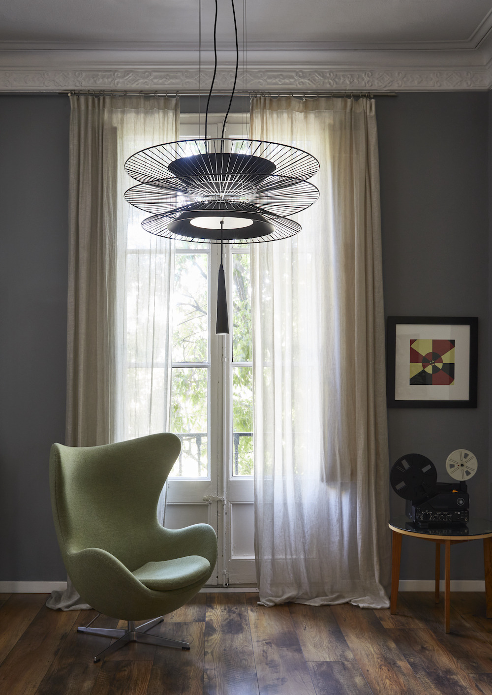 Suspension Gravity en métal au design contemporain par Kateryna Sokolova x Forestier Suspension Gravity en métal au design contemporain par Kateryna Sokolova x Forestier