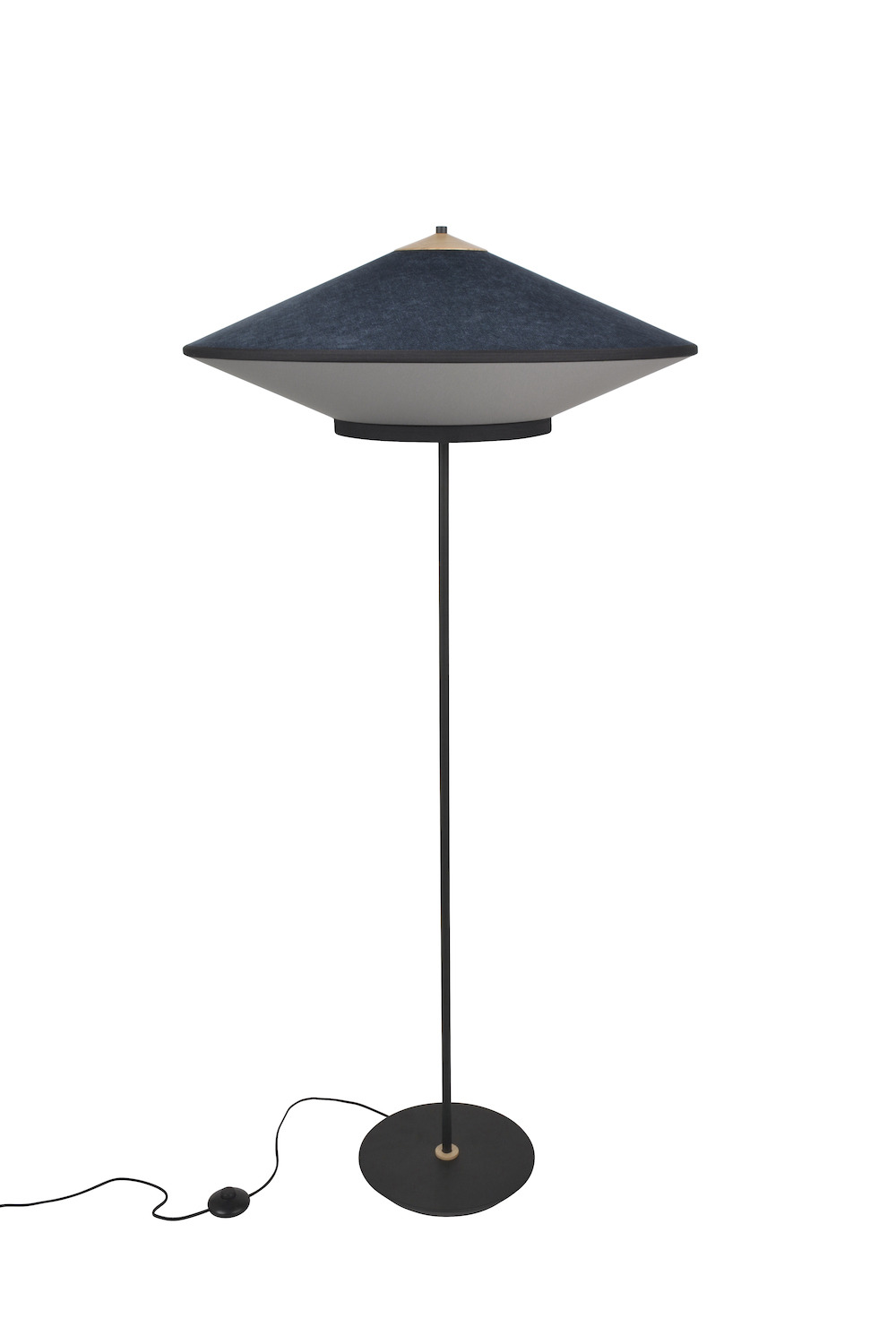 Lampadaire Cymbal en tissu au design chic par Jette Scheib x Forestier Lampadaire Cymbal en tissu au design chic par Jette Scheib x Forestier