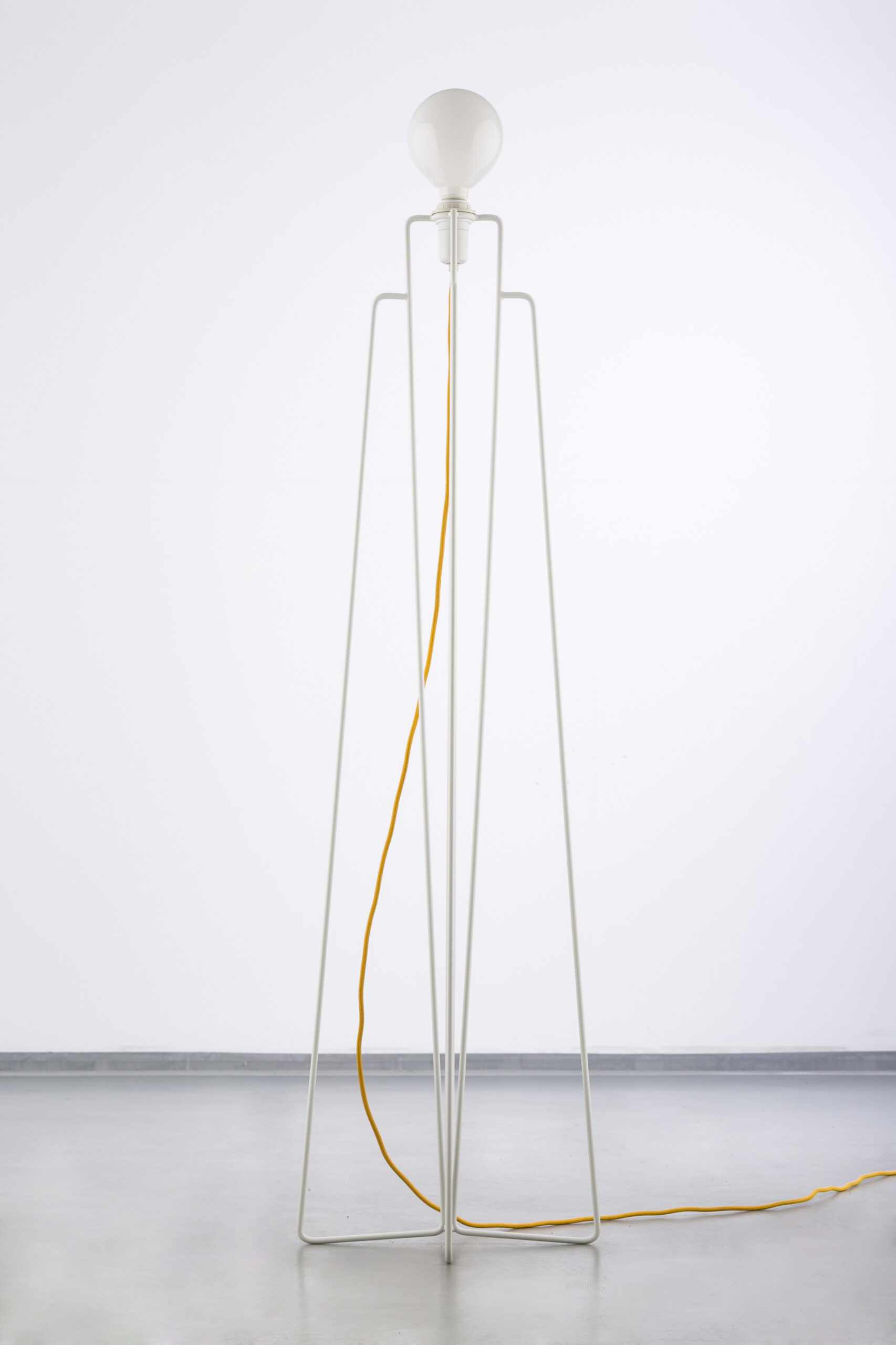 Lampadaire Model 1 en acier au design industriel par Grupa